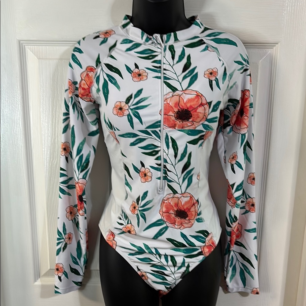 Daci long sleeve one piece swim suit, size large, NWT.